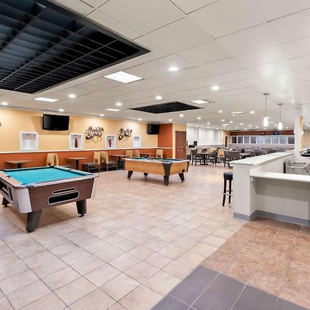 Clarion Inn & Suites And Convention Center カーニー エクステリア 写真