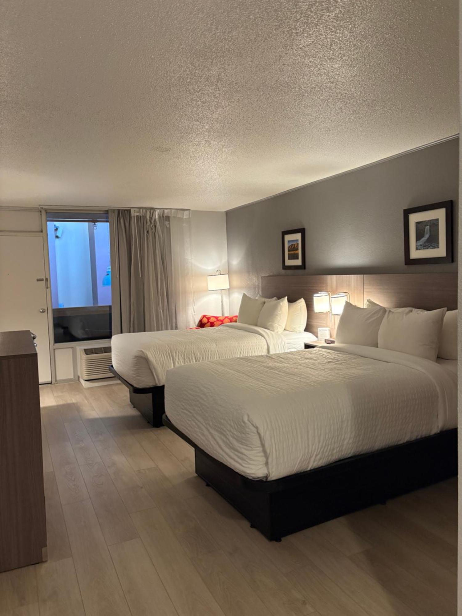 Clarion Inn & Suites And Convention Center カーニー エクステリア 写真