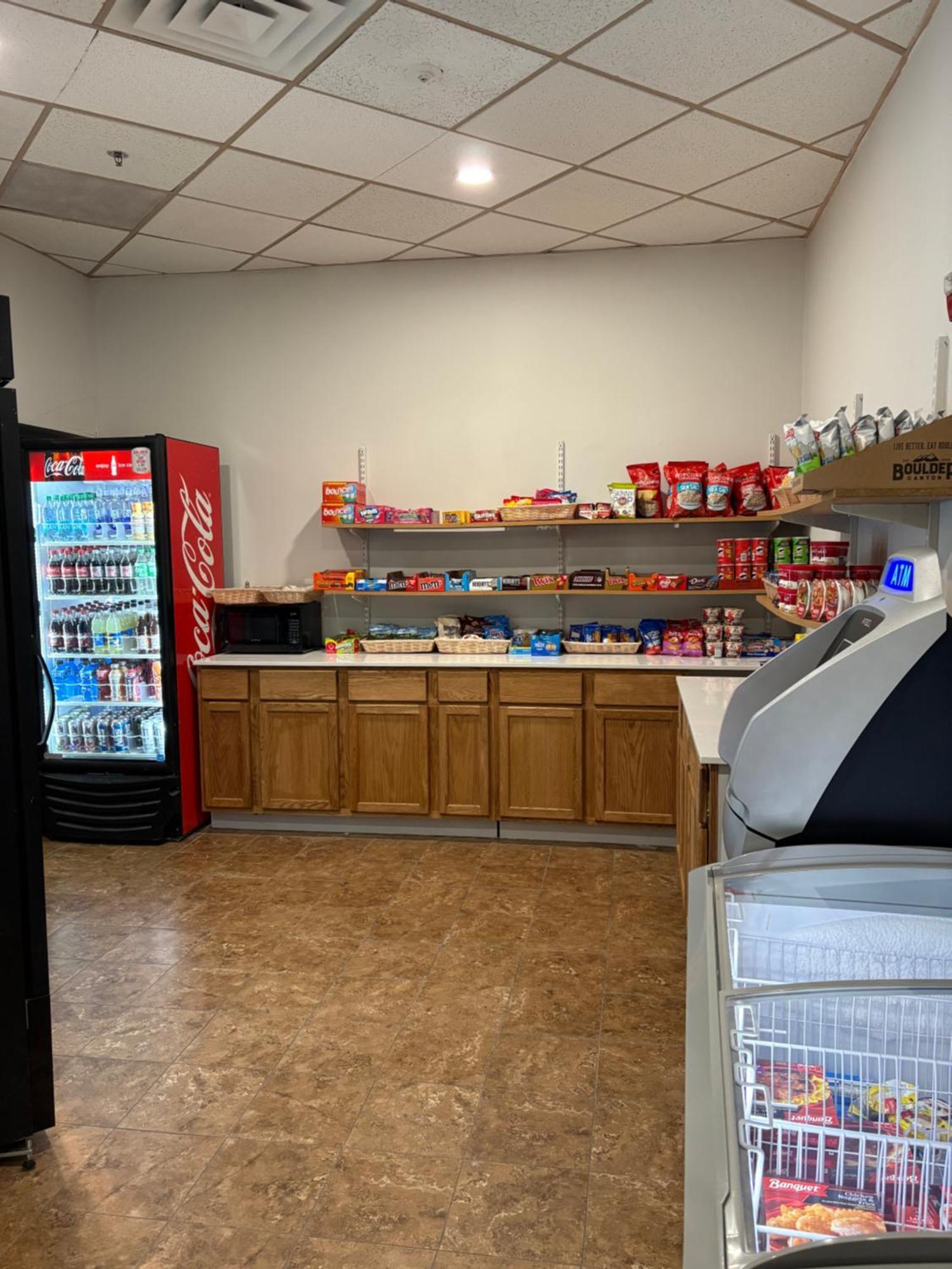 Clarion Inn & Suites And Convention Center カーニー エクステリア 写真