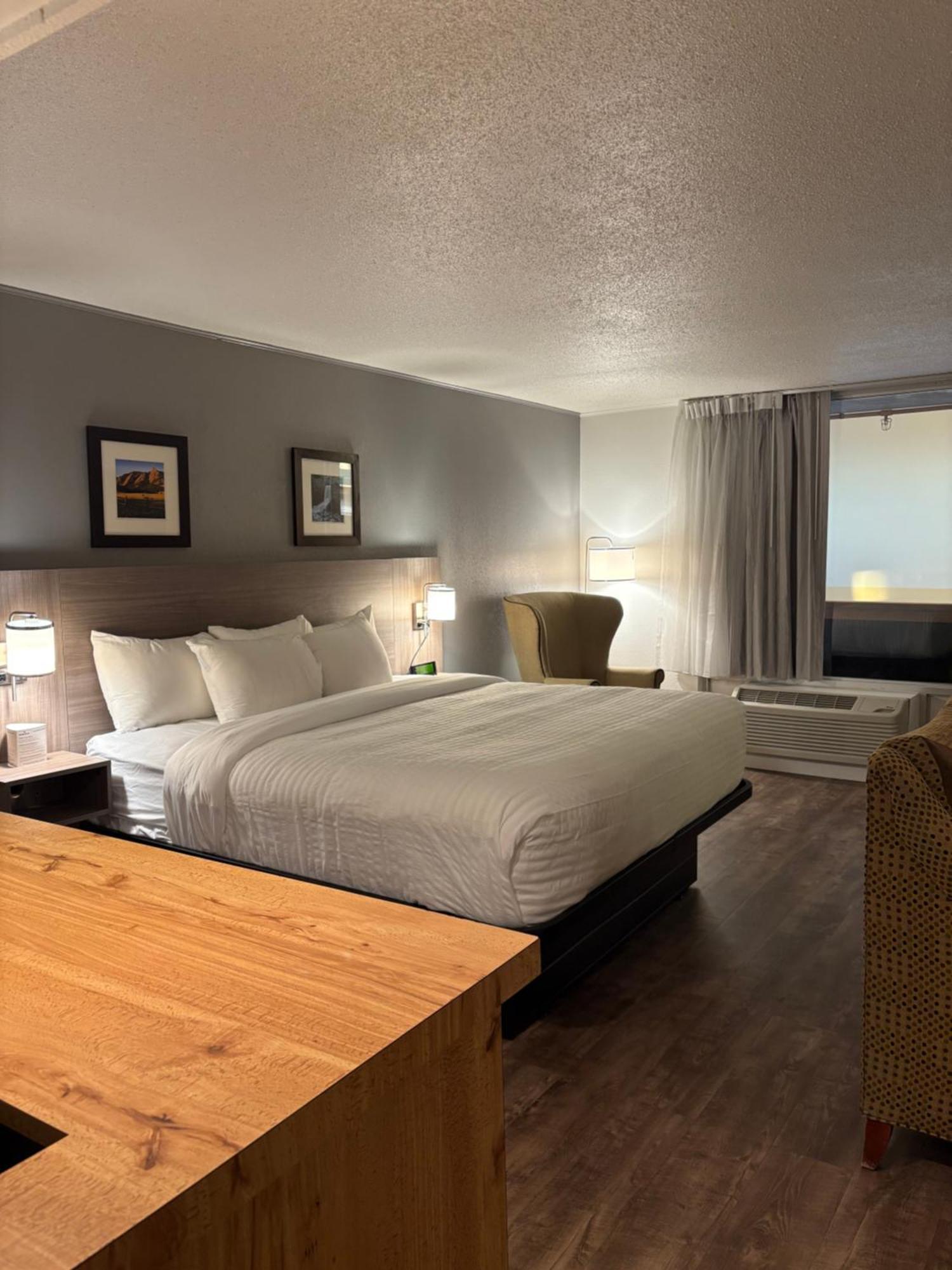 Clarion Inn & Suites And Convention Center カーニー エクステリア 写真