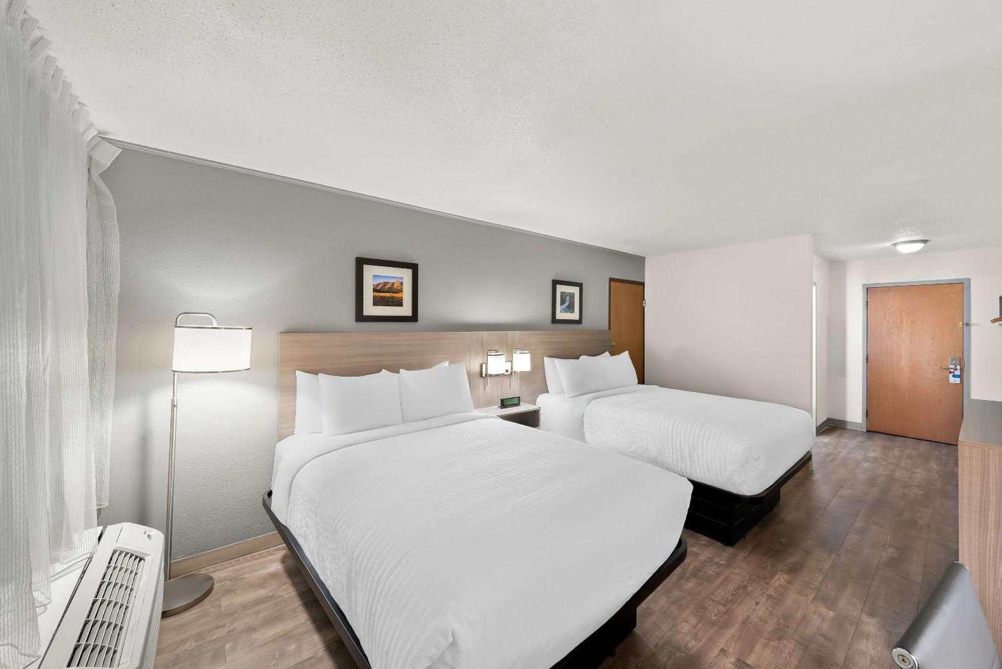 Clarion Inn & Suites And Convention Center カーニー エクステリア 写真