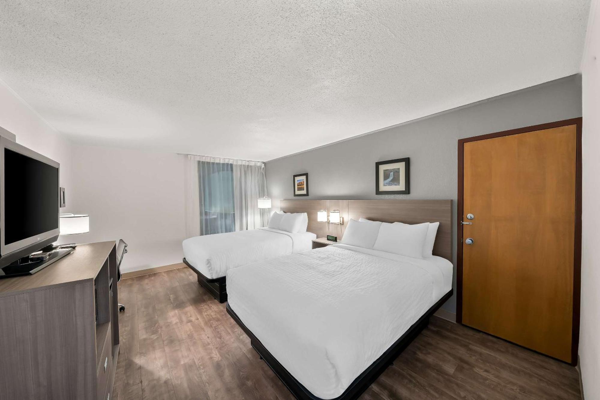 Clarion Inn & Suites And Convention Center カーニー エクステリア 写真